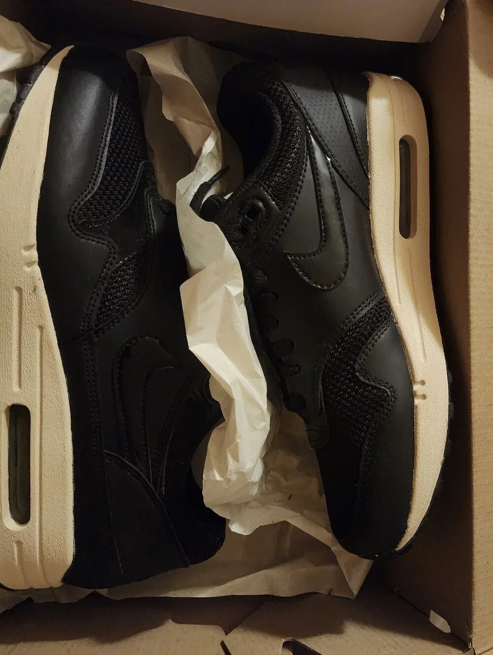 NEW Women's NIKE AIR 8.5 Black Leather Athletic Sneakers with white Midsole
